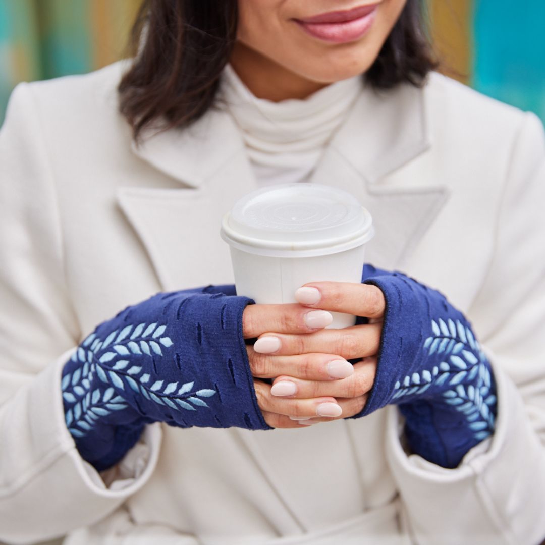 Trellis Fleece Fingerless Glove Wisteria